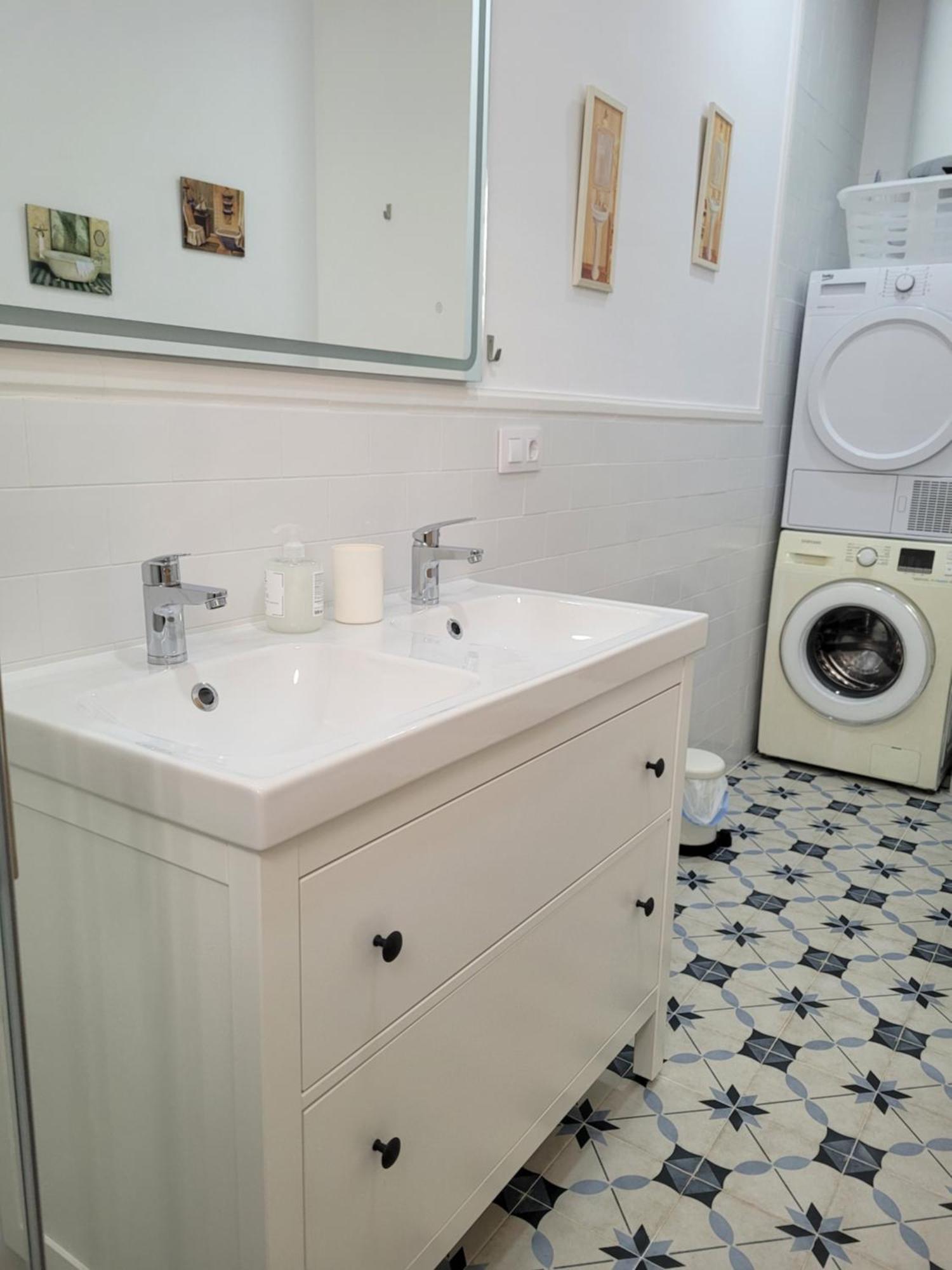 Apartamento Con Wifi, Patio Y Garaje Privado Alcala de Guadaira Exterior photo